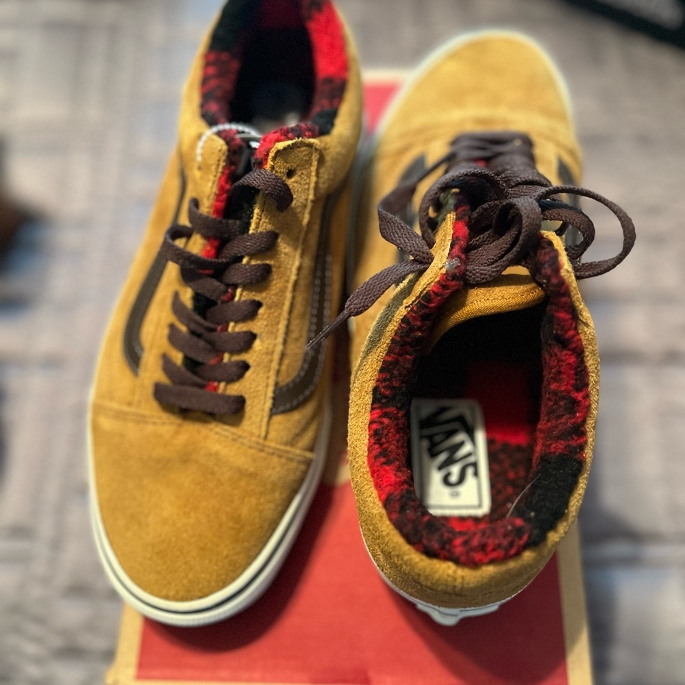 NWT Vans Tan Suede Sneakers